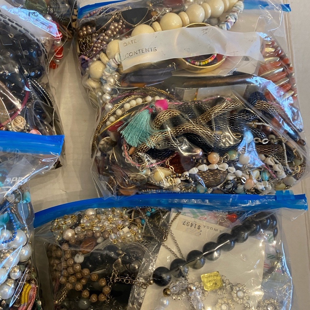 5 LB ESTATE Mystery Bulk Lot ANTIQUE VTG MODERN JEWELRY Reseller Lot - Picture 5 of 13